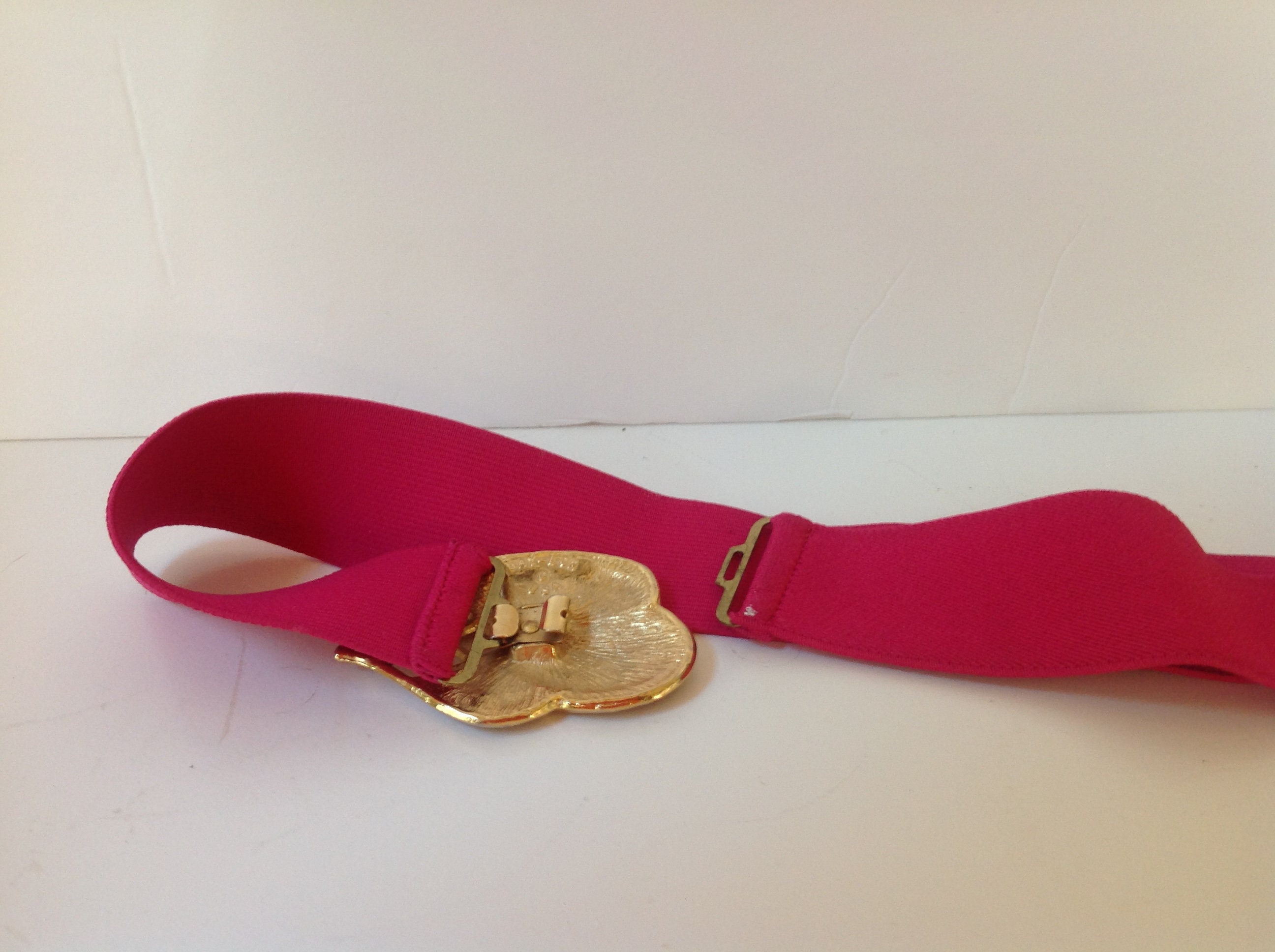 Vintage DayLor Pink Belt Stretch Shell Buckle Vintage Day Lor Hot Pink Elastic Stretchy Cinch Belt | eBay main image 2