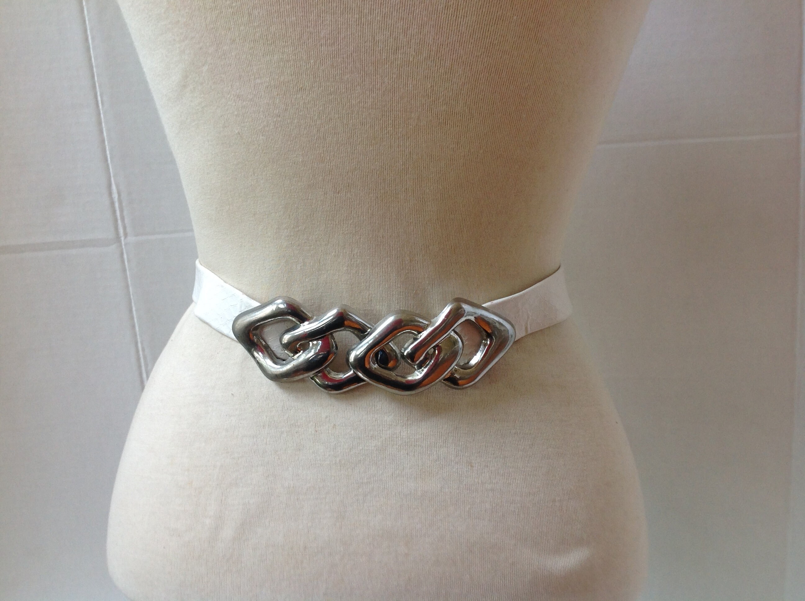 1980\'s White Leather Link Buckle Belt Croco Silver White Croc Embossed Leather Belt – MONDO Menswear main image 2