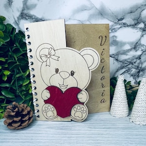 Carte en bois personnalisée pour bébé fille, Nom personnalisé souvenir, Carte de naissance faite main, Cadeau de naissance unique, Carte de bienvenue pour petite fille, Personnalisé fait main
