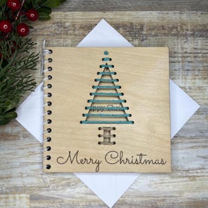 Carte de Noël en bois découpée au laser avec motif d'arbre cousu à la main, gravure joyeux Noël, carte de voeux de vacances écologique, personnalisée