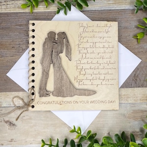 Carte de mariage en bois personnalisée, souvenir gravé pour les mariés, cadeau de mariage rustique, cadeau de mariage fait main unique, souvenir d'anniversaire
