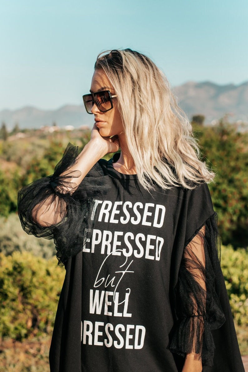 Robe T-shirt surdimensionnée pour femmes, tunique imprimée bien habillée stressée déprimée, robe d'été en coton, pull surdimensionné de motivation image 1