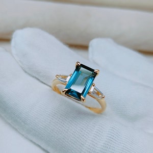 Teal sapphire ring, octagon cut Teal sapphire ring, 925 Sterling Silver ring, Sapphire engagement ring, lab grown Teal sapphire ring