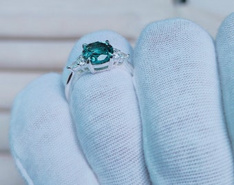 ティールサファイアリング、ラウンドカットティールサファイアリング