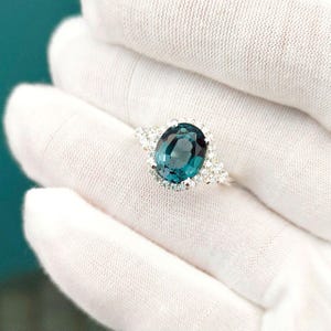 Teal sapphire Halo ring,oval cut Teal sapphire ring,925 Sterling Silver ring,Sapphire engagement ring,lab grown Teal sapphire hand made ring