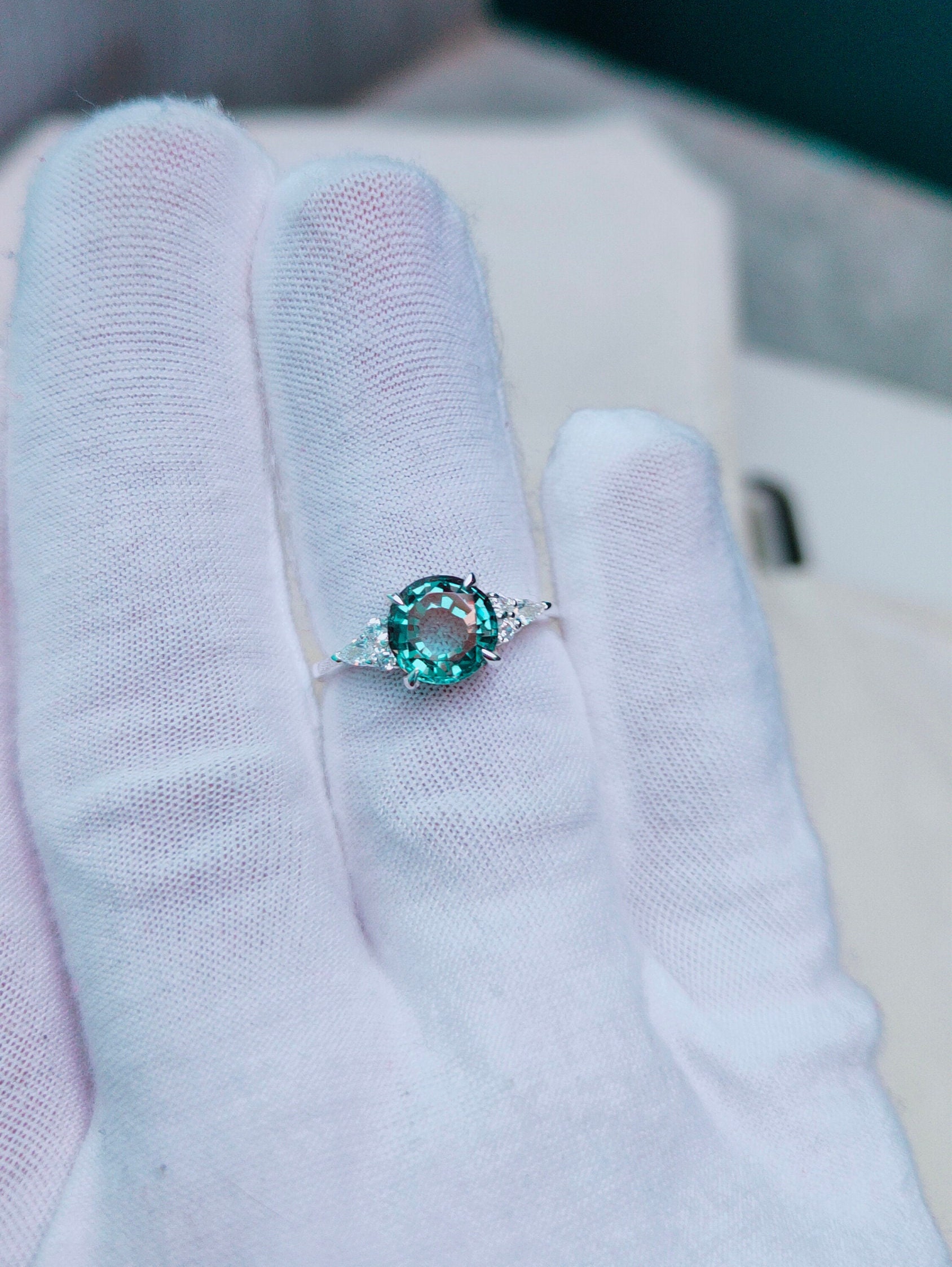 ティールサファイアリング、ラウンドカットティールサファイアリング