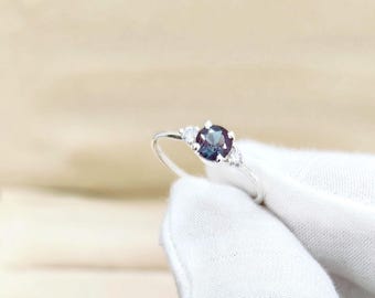 Alexandrite Ring: 925 Sterling Silver Moissanite ring, colour change stone ring, alexandrite handmade ring, Lab grown alexandrite Moissanite