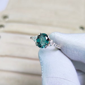 Teal sapphire halo ring, oval cut Teal sapphire ring, 925 Sterling Silver ring, Sapphire engagement ring, lab grown Teal sapphire ring