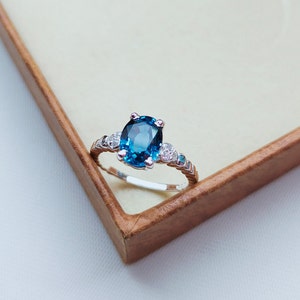 Ocean Teal sapphire ring,oval cut Teal sapphire ring,925 Sterling Silver ring,Sapphire engagement ring,lab grown Teal sapphire handmade ring