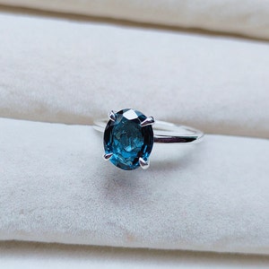 Ocean Teal sapphire ring, oval cut Teal sapphire ring, 925 Sterling Silver ring, Sapphire engagement ring, lab grown Teal sapphire ring