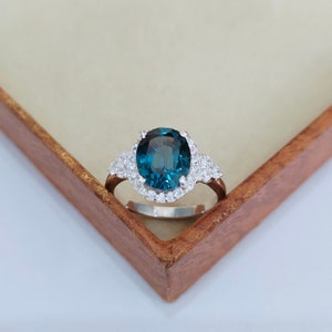 ocean teal sapphire Halo ring,925 sterling silver oval ring,Lab grown teal sapphire hand made ring,blue ocean teal sapphire engagement ring