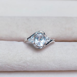 witte saffierring, 925 sterlingzilveren ring, ovaal geslepen witte saffierring saffier verlovingsring, in het laboratorium gekweekte handgemaakte witte saffierring