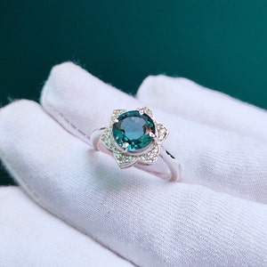 Teal sapphire cluster ring, round cut Teal sapphire ring, 925 Sterling Silver ring, Sapphire engagement ring, lab grown Teal sapphire ring