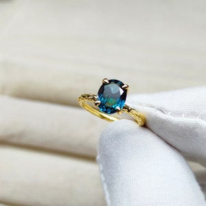 Ocean Teal sapphire ring, Oval cut Teal sapphire ring, 925 Sterling Silver ring, Sapphire engagement ring, lab grown Teal sapphire ring
