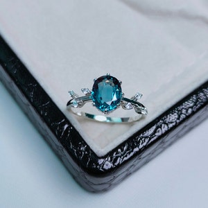 Ocean Teal sapphire ring, oval cut Teal sapphire ring, 925 Sterling Silver ring, Sapphire engagement ring, lab grown Teal sapphire ring