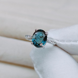 Teal sapphire ring, Oval cut Teal sapphire ring, 925 Sterling Silver ring, Sapphire engagement ring, lab grown Teal sapphire ring
