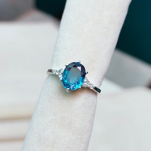 Ocean Teal sapphire ring, oval cut Teal sapphire ring, 925 Sterling Silver ring, Sapphire engagement ring, lab grown Teal sapphire ring