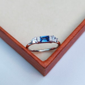Blue sapphire ring,925 Sterling Silver ring,Blue Sapphire engagement ring,lab grown Blue sapphire hand made ring,blue sapphire ring for gift