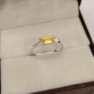 シトリン モアッサナイト リング: バゲットカットのハンドメイドリング、925スターリングシルバーリング、シトリン モアッサナイト エンゲージリング、シトリン モアッサナイト リング