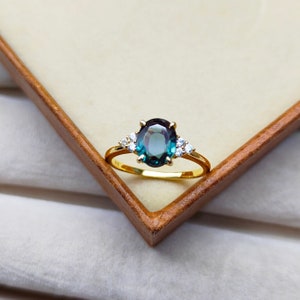 Teal sapphire ring, Oval cut Teal sapphire ring, 925 Sterling Silver ring, Sapphire engagement ring, lab grown Teal sapphire ring