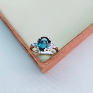 Teal sapphire ring, oval cut Teal sapphire ring, 925 Sterling Silver ring, Sapphire engagement ring, lab grown Teal sapphire ring
