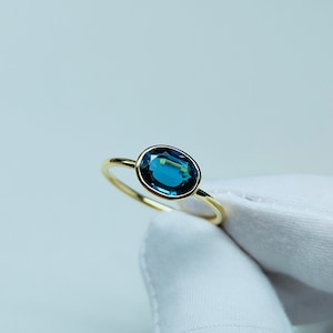 Ocean Teal sapphire ring, oval cut Teal sapphire ring, 925 Sterling Silver ring, Sapphire engagement ring, lab grown Teal sapphire ring
