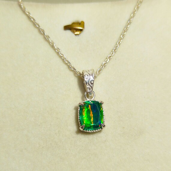 グリーンオパールペンダントネックレス：925スターリングシルバー 