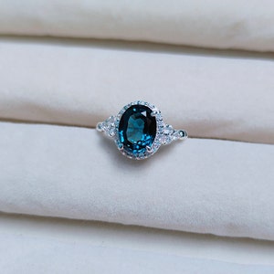 Ocean Teal sapphire halo ring, oval cut Teal sapphire ring, 925 Sterling Silver ring, Sapphire engagement ring, lab grown Teal sapphire ring