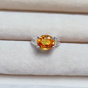 Anillo de zafiro amarillo, corte ovalado Anillo de zafiro amarillo Anillo de plata de ley 925 Anillo de zafiro amarillo Anillo de zafiro amarillo cultivado en laboratorio Anillo de zafiro amarillo