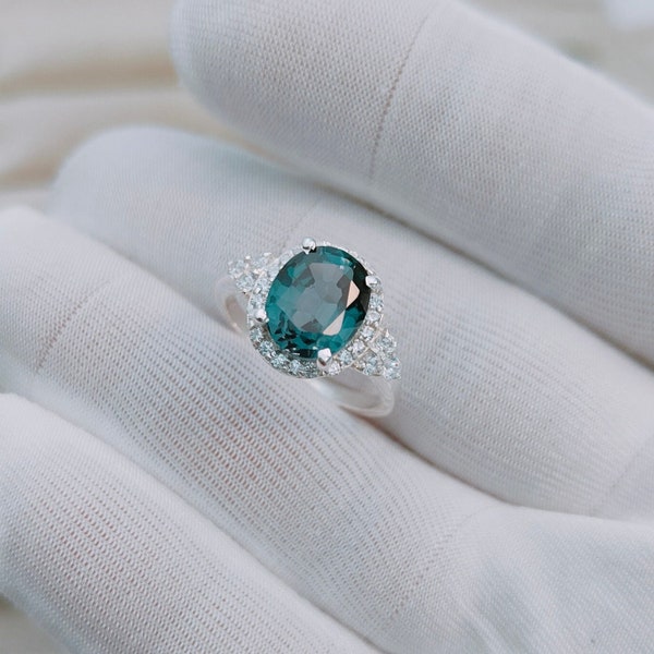 Teal sapphire halo ring, oval cut Teal sapphire ring, 925 Sterling Silver ring, Sapphire engagement ring, lab grown Teal sapphire ring