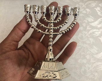 Menora 7 Zweig versilbert, Chanukka jüdische Kerzen aus Jerusalem heiliges Land 9X 11 cm, Höhe 4,33 Zoll, Breite 3,64 Zoll