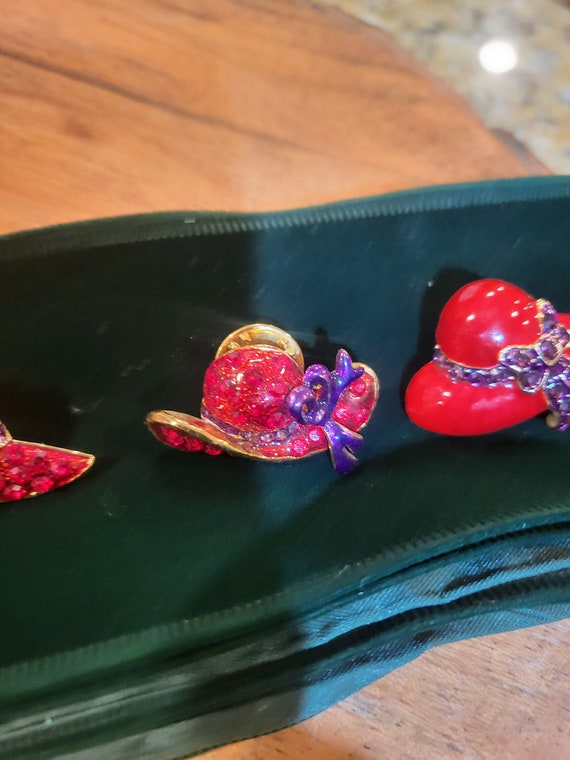 Lot of 8 Red Hat Society Brooches - image 7