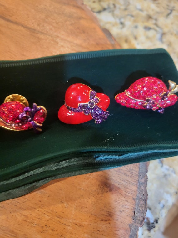 Lot of 8 Red Hat Society Brooches - image 1