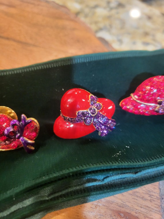 Lot of 8 Red Hat Society Brooches - image 9