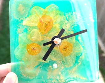 Daffodil Mini Clock in Abstract Gold, Real Flower Decor, 10CM