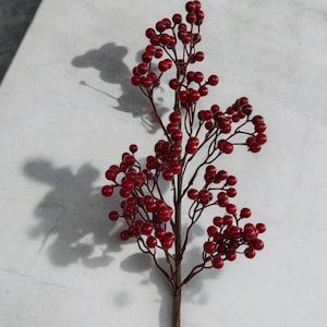 Tige de fleur artificielle baies rouges : décoration de mariage de Noël - 61 cm
