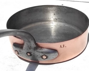 Vintage Französischer Kupfer Saute Pan Kochtopf| Hergestellt in Frankreich| Stempel A.V.| Zinnfutter| FranzösischKupfer-Kochgeschirr| 9,4 Zoll| 6 Pfund| 1,5 mm| Geschenkidee!