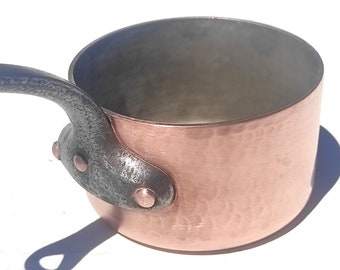 Vintage 4,9-Zoll-französischer Kupfertopf | Hergestellt in Frankreich | Gehämmertes Finish | Zinnfutter | Französisches Kupfer Kochgeschirr | 2,5 mm dick | 0,7 kg | Geschenkidee!