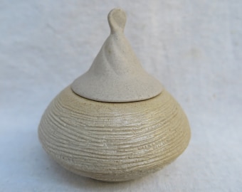 Pigeon Forge Studio Pottery Lidded Sugar Bowl / Beige with Blue Glaze Interior / 4" Diameter
