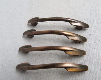 Vintage MCM Brushed Copper Bowtie Drawer Pull / Asymmetrical Narrow Arch Shape Cabinet Handle / Mid Century Modern Cabinet Hardware