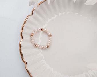 LIV • RING / waterproof pearl ring / waterproof pearl ring / Jewelry gift for her, minimal rings with pearls and golden beads