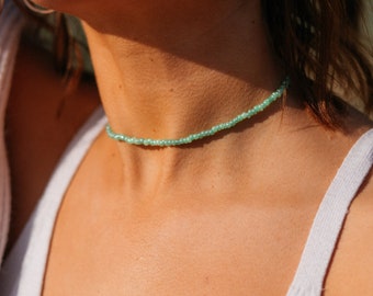 Kleurrijke parelketting pastelgroen, choker ketting salie groen met glaskralen, kleurrijke parelketting, kleine kralen choker, rocaille choker - SILJA