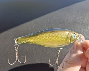 Señuelo de pesca; mi esposo lo llama "envoltura en X".