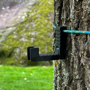 Tree Loop an ultralight hook for backpack and your gear. image 2