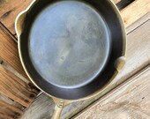 Lodge 8 Skillet, Arc Logo, Raised 8, Plated, Heat Ring with Single Notch, quot Z quot