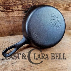 Wagner Ware #3 Cast Iron Egg Skillet with Stylized Logo and Smooth Bottom, 1053 Q