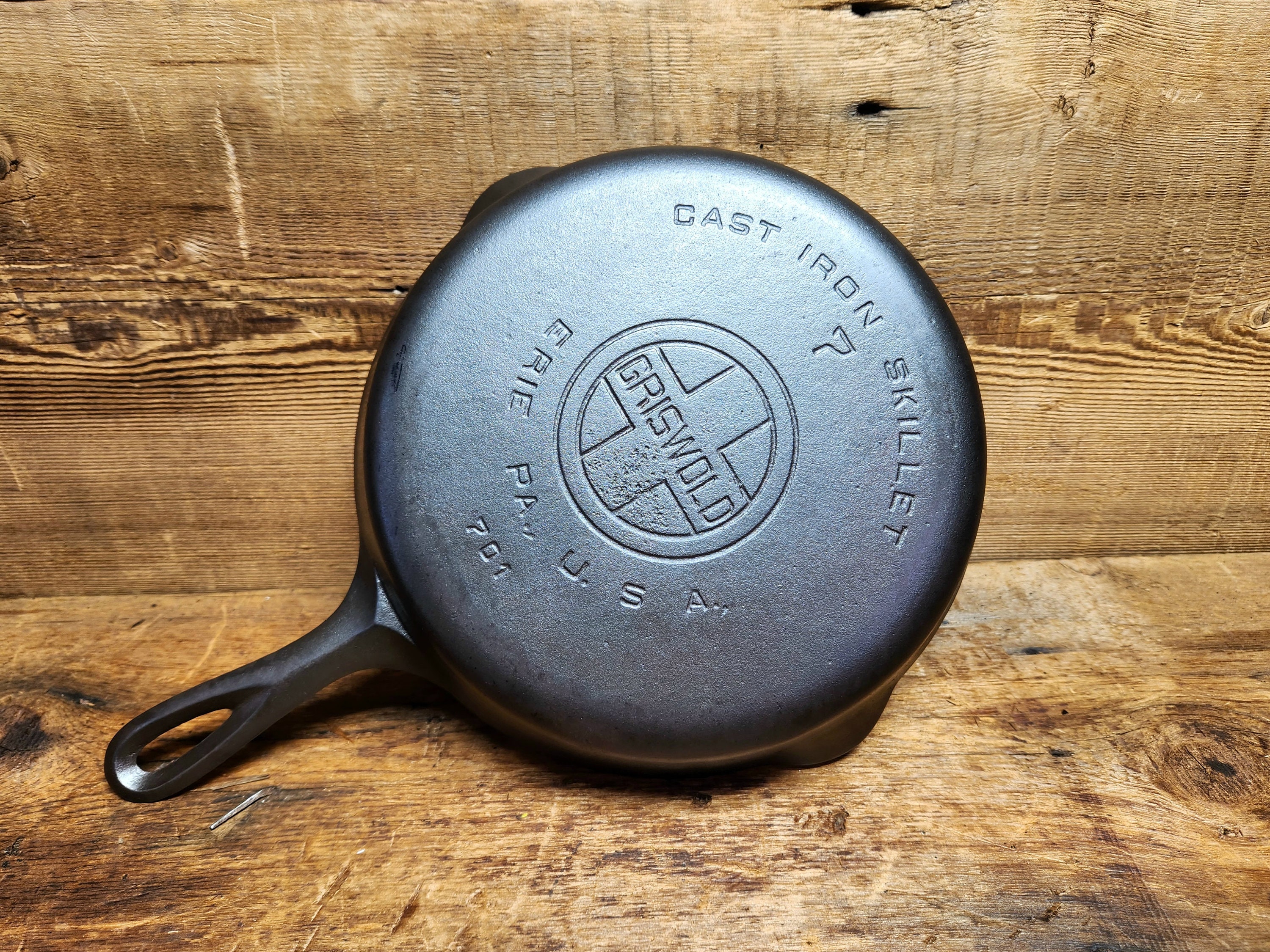 Griswold #7 Cast Iron Skillet with Large Block Logo and Smooth