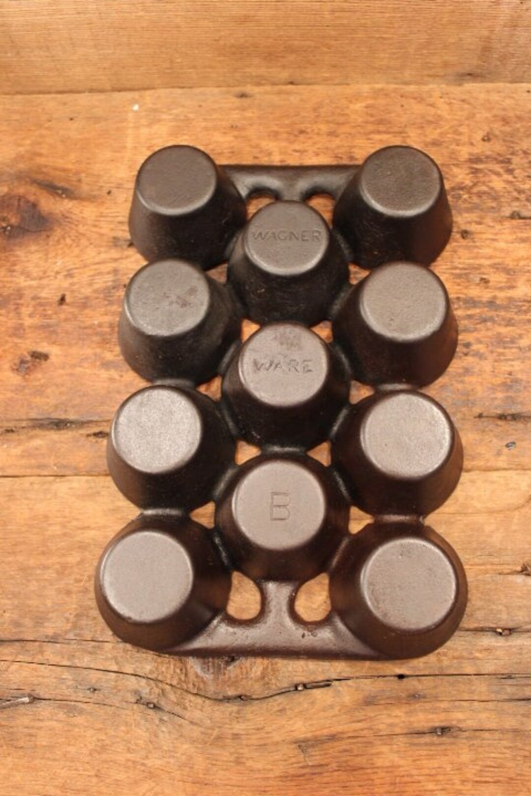 1930's Wagner Ware Cast Iron Popover Pan, 11 Cup, 1323 'B'. Perfect for