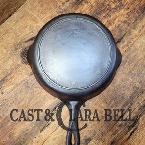 Early 1900&#39;s Lodge #5 Cast Iron Skillet, Single Notch, Raised B Mark