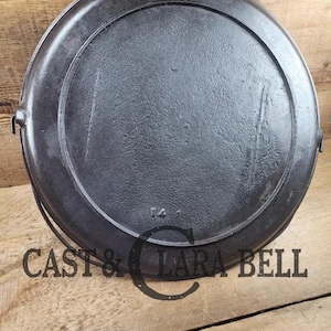 Beautiful late 1800's Size 14, gate marked bailed griddle. Great for pizzas, pancakes or omelettes on the campfire!